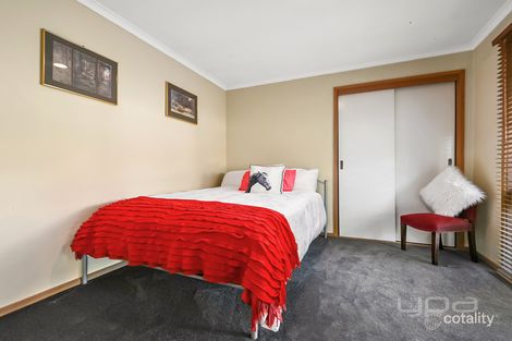 Property photo of 24 Campaspe Crescent Brookfield VIC 3338