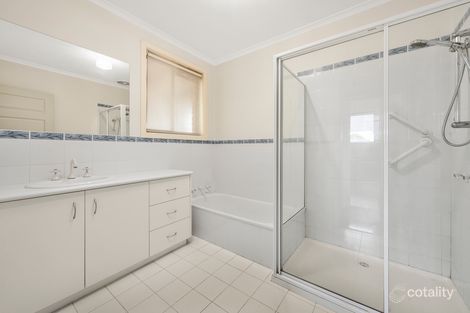 Property photo of 13 Nicholas Court Pakenham VIC 3810
