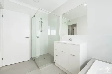 Property photo of 37 John Street Walloon QLD 4306