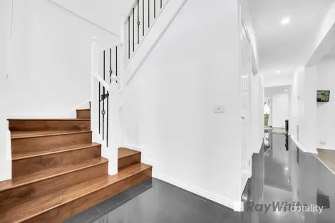 Property photo of 18 Yellowbox Crescent Lyndhurst VIC 3975