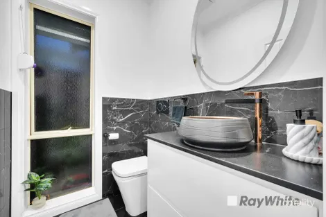Property photo of 18 Yellowbox Crescent Lyndhurst VIC 3975