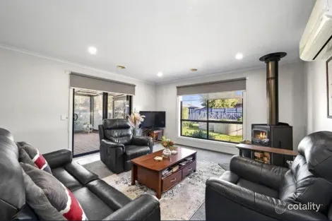 Property photo of 1 Ealing Avenue Wendouree VIC 3355