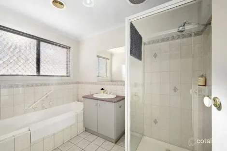 Property photo of 1 Ealing Avenue Wendouree VIC 3355