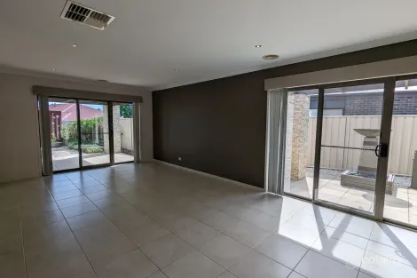 Property photo of 28 Victoria Cross Parade Wodonga VIC 3690