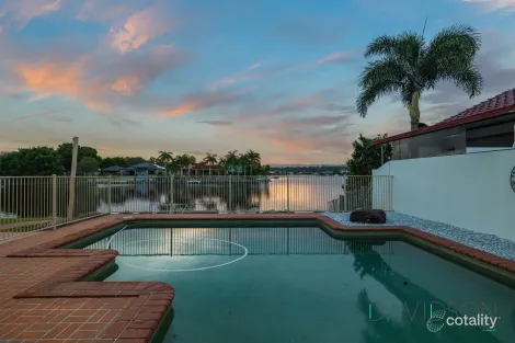 Property photo of 8 Eastbank Terrace Helensvale QLD 4212