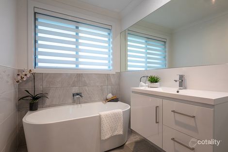 Property photo of 42 Eucalyptus Close Forest Reefs NSW 2798