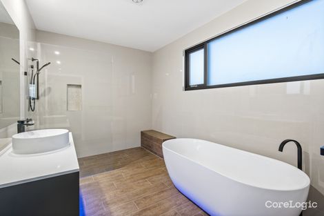 Property photo of 24 Calmwater Crescent Helensvale QLD 4212
