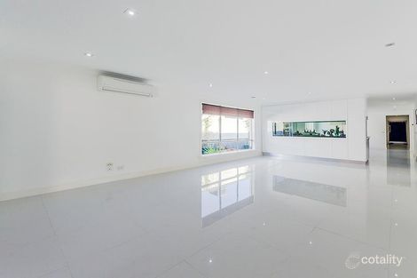 Property photo of 7 Woburn Crescent Manor Lakes VIC 3024