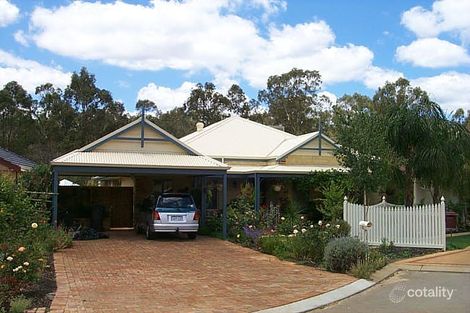 6 Horseshoe Ct, Kelmscott, WA 6111