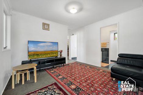 Property photo of 17 Denham Crescent Cranbourne North VIC 3977