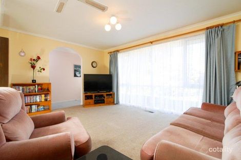 Property photo of 27 Thomas Crescent Cranbourne VIC 3977