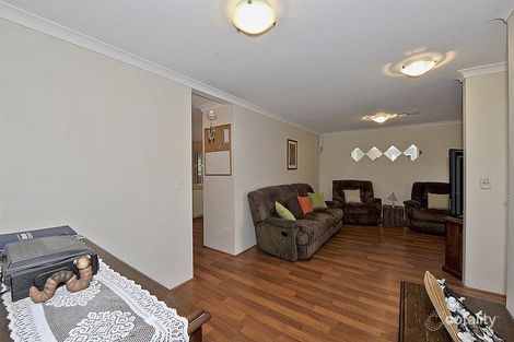 Property photo of 24 Floribunda Avenue Halls Head WA 6210
