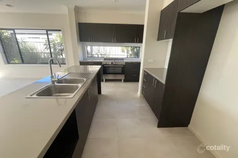 Property photo of 33 Wanneroo Circuit Harkness VIC 3337
