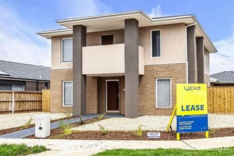 Property photo of 2 Tundra Esplanade Werribee VIC 3030