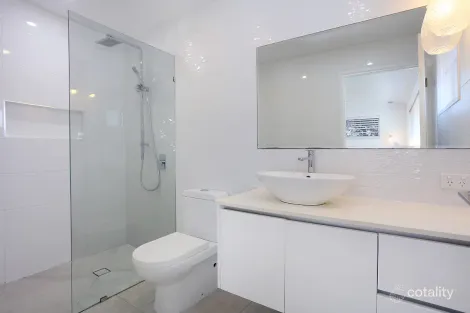 Property photo of 17 Murev Way Carrara QLD 4211