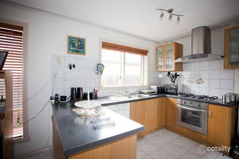 Property photo of 18 Bootie Court Roxburgh Park VIC 3064