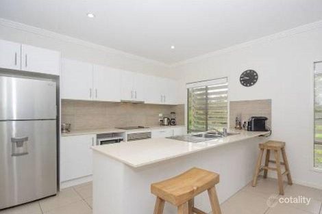 Property photo of 16 Careel Close Helensvale QLD 4212