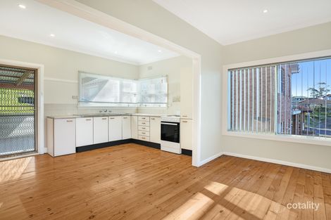 Property photo of 32 Canberra Road Lake Heights NSW 2502