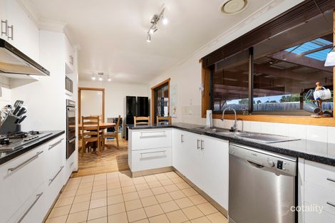 Property photo of 5 Struan Avenue Endeavour Hills VIC 3802