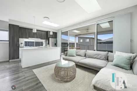 Property photo of 61A Saddleback Crescent Stream Hill NSW 2526