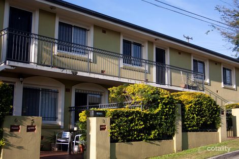 Property photo of 2/19 Ampthill Street Highgate Hill QLD 4101
