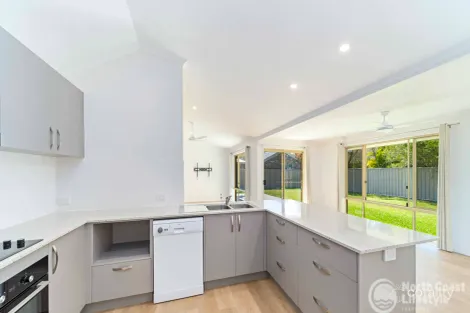 Property photo of 3 Warne Place Pottsville NSW 2489