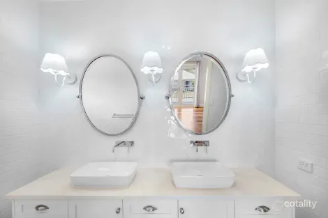 Property photo of 10 Kurwongbah Street Boyne Island QLD 4680