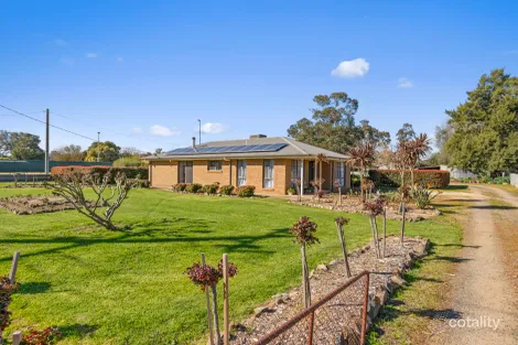 27 DEVENISH RD, ST JAMES, VIC 3727