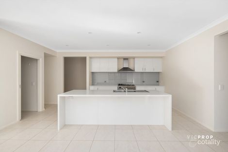 Property photo of 47 Keira Circuit Werribee VIC 3030
