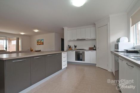 Property photo of 2 Edinburgh Drive Skye VIC 3977