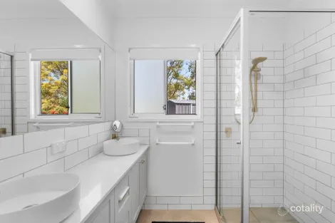 Property photo of 5 Cooee Crescent Macleay Island QLD 4184