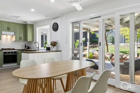 52 Heysen Dr, Trott Park, SA 5158