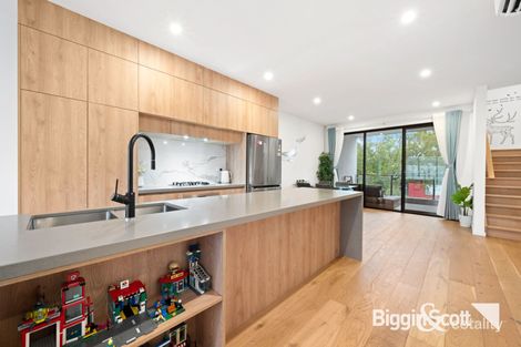 Property photo of 2/1067 Doncaster Road Doncaster East VIC 3109