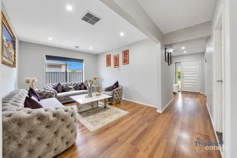 Property photo of 34 Springbrook Parkway Cobblebank VIC 3338