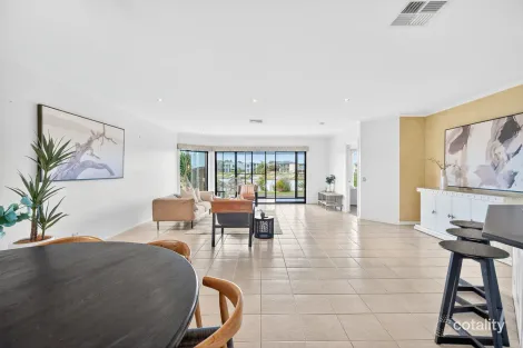 Property photo of 19 Britannia Parade Hindmarsh Island SA 5214