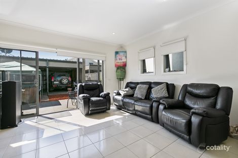 Property photo of 18/2 Sanoma Drive Skye VIC 3977