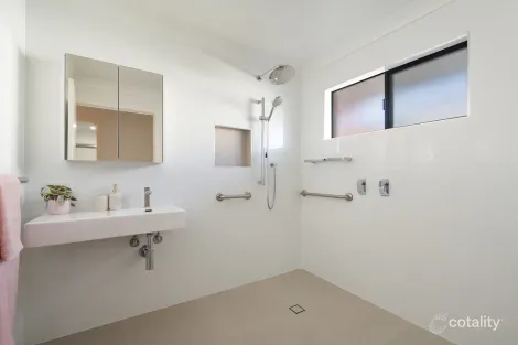 Property photo of 32 Redleaf Court Burleigh Waters QLD 4220