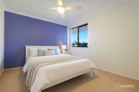 Property photo of 32 Redleaf Court Burleigh Waters QLD 4220