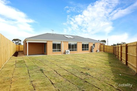 8 Hart Cres, Brookfield, VIC 3338
