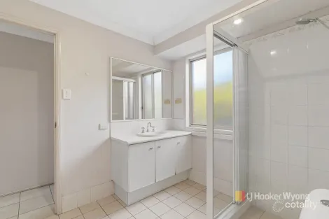 Property photo of 17 Ambrosius Court Tuggerah NSW 2259