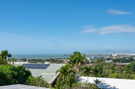 Property photo of 5 Hampton Court Castle Hill QLD 4810