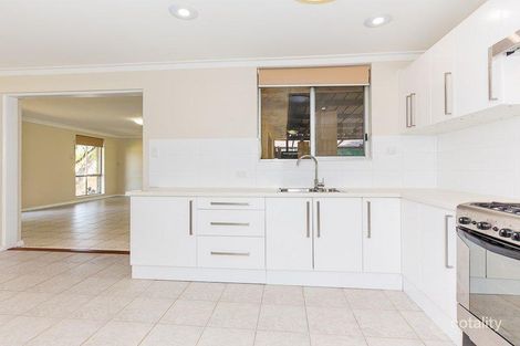 Property photo of 5 Beechcroft Place Camillo WA 6111