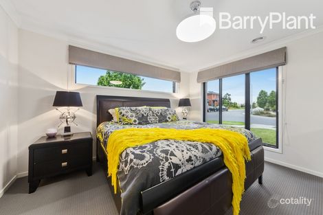 Property photo of 2 Gidran Way Clyde North VIC 3978