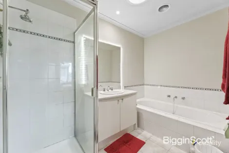 Property photo of 220 Mahoneys Road Burwood East VIC 3151