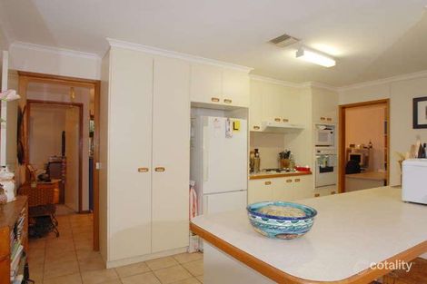Property photo of 16 Franklin Court Jerrabomberra NSW 2619
