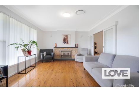 Property photo of 32 Glad Gunson Drive Eleebana NSW 2282
