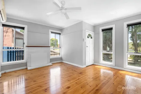 Property photo of 21 Swallow Crescent Norlane VIC 3214