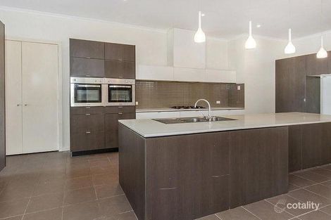 Property photo of 10 Mosman Grove Taylors Hill VIC 3037
