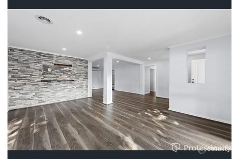 Property photo of 213 Taylors Road St Albans VIC 3021