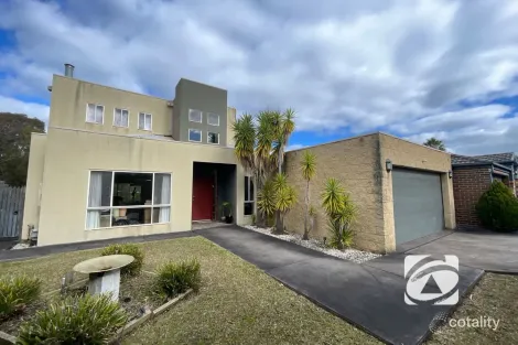 Property photo of 33 Cunneen Crescent Berwick VIC 3806